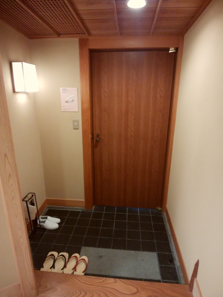 お部屋内扉と玄関