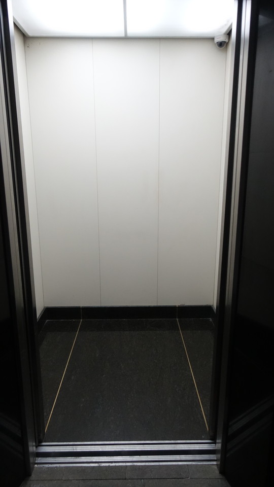 ORG_DSC05965エレベーター中の様子