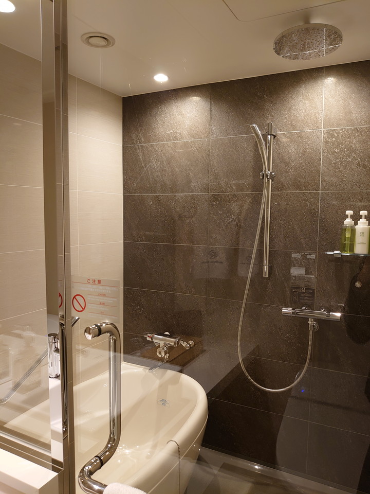 洗面所から見た浴室