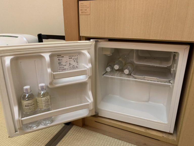 客室冷蔵庫 開(1)