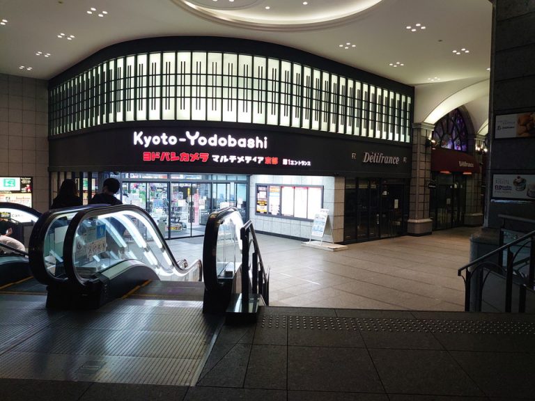 お隣はヨドバシカメラ