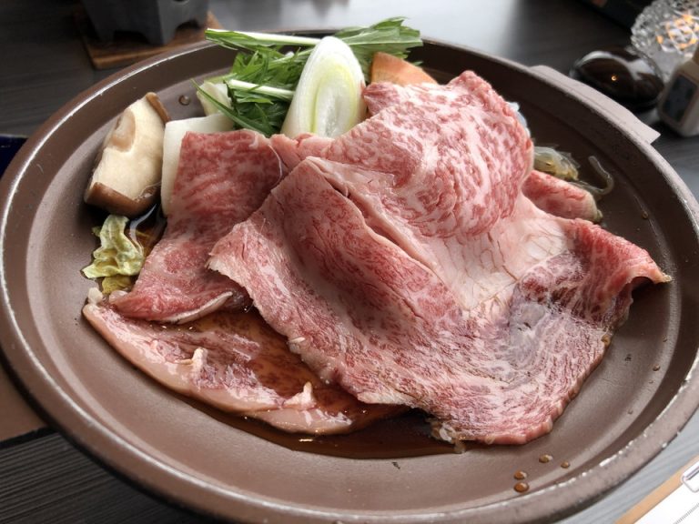 黒毛和牛(山形県産)のすき焼き