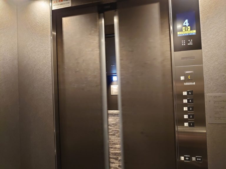 エレベーター内観
