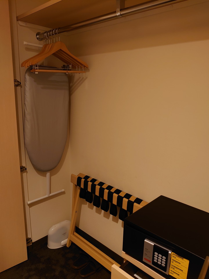 洋服掛け内観左(1)