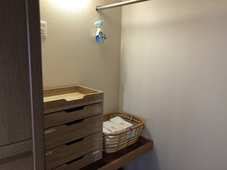 リビングルーム クローゼット