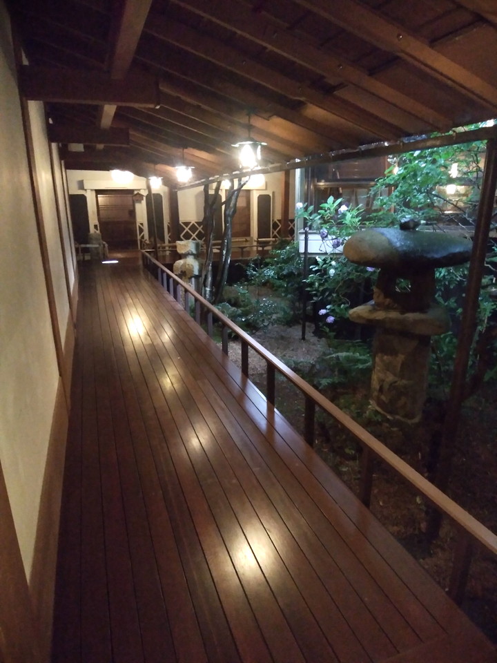 お部屋までの廊下2