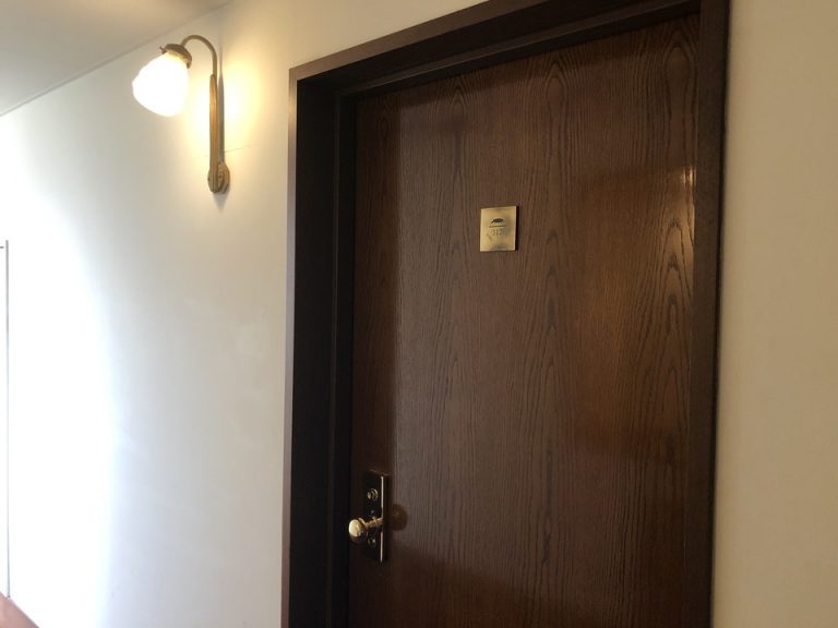 入口ドア外観