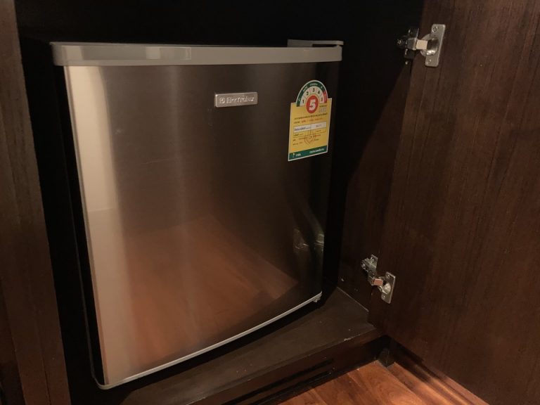 冷蔵庫(閉じた状態)