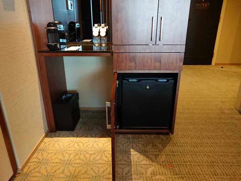 冷蔵庫(閉じた状態)