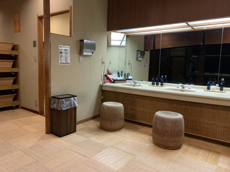 きれいな大浴場脱衣所(1)