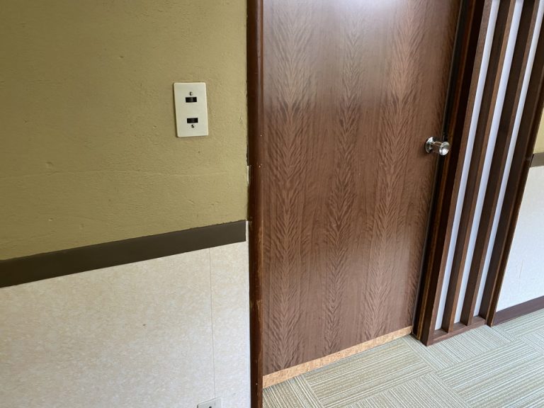 入り口ドア 外から撮影