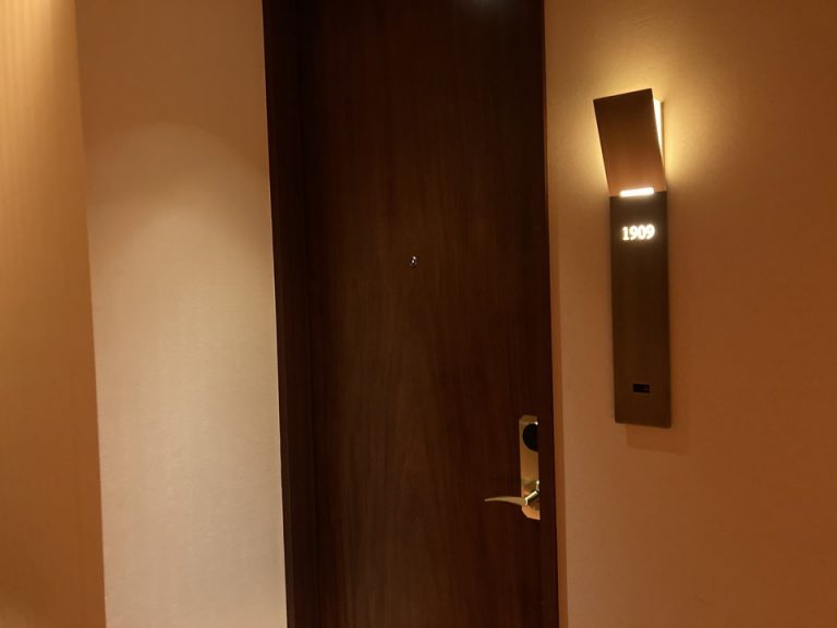 客室の入り口。