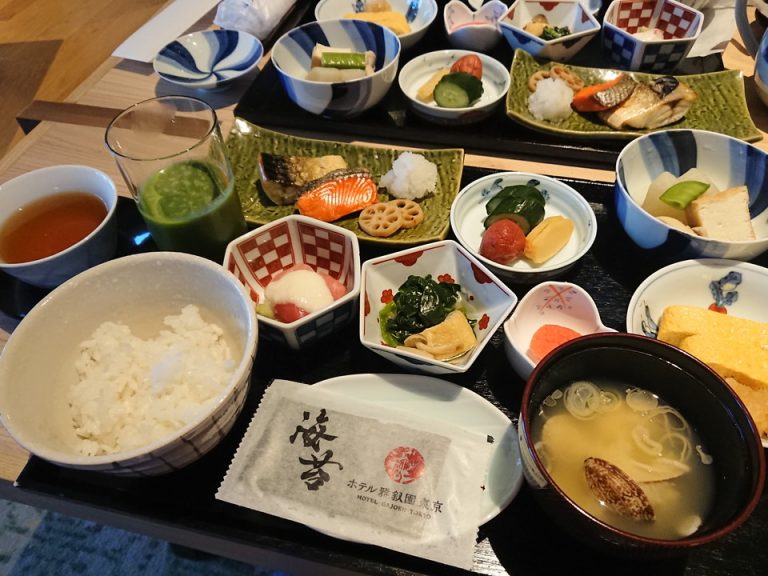 エグゼクティブラウンジ営業休止のため、朝食は部屋食でした。和定食とアメリカンブレックファストから選択できます。