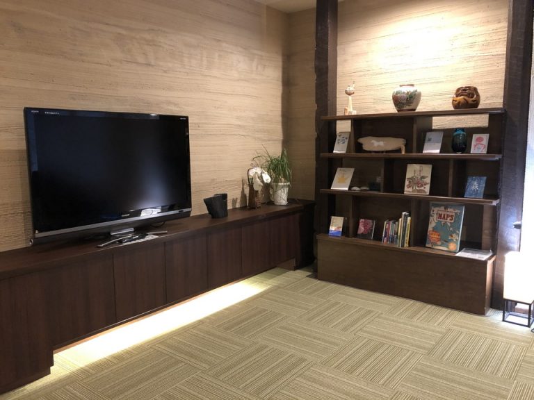 スパ入口付近休憩室のテレビ方向
