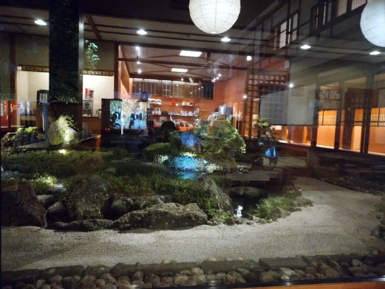 中庭(2)