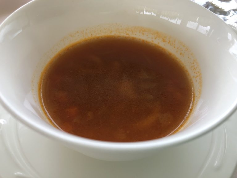 熱々のミネストローネスープ