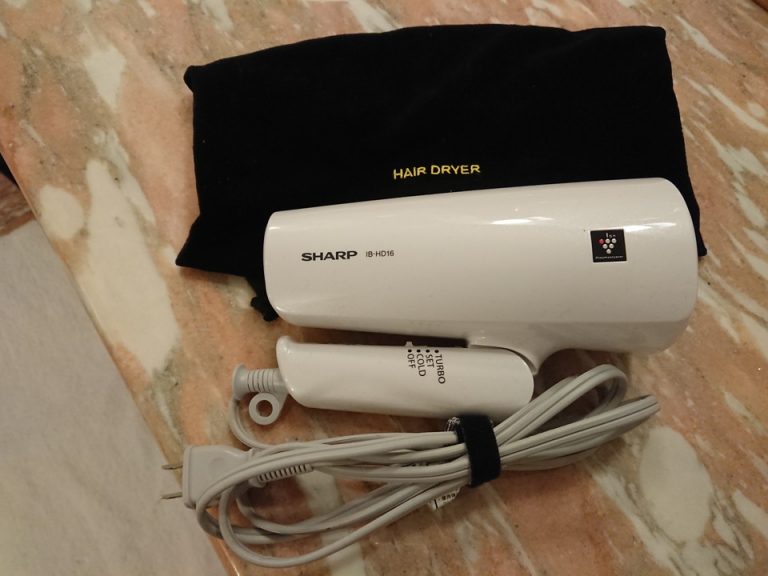 ドライヤー シャープ製ですが風量は若干弱めでした。
