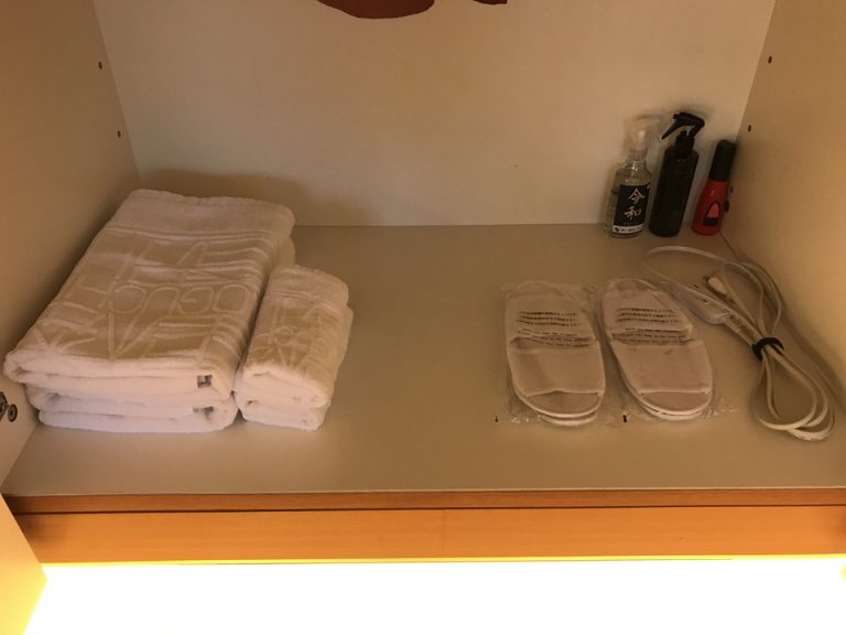 部屋 クローゼット7(予備のタオルや使い捨てスリッパ有り)