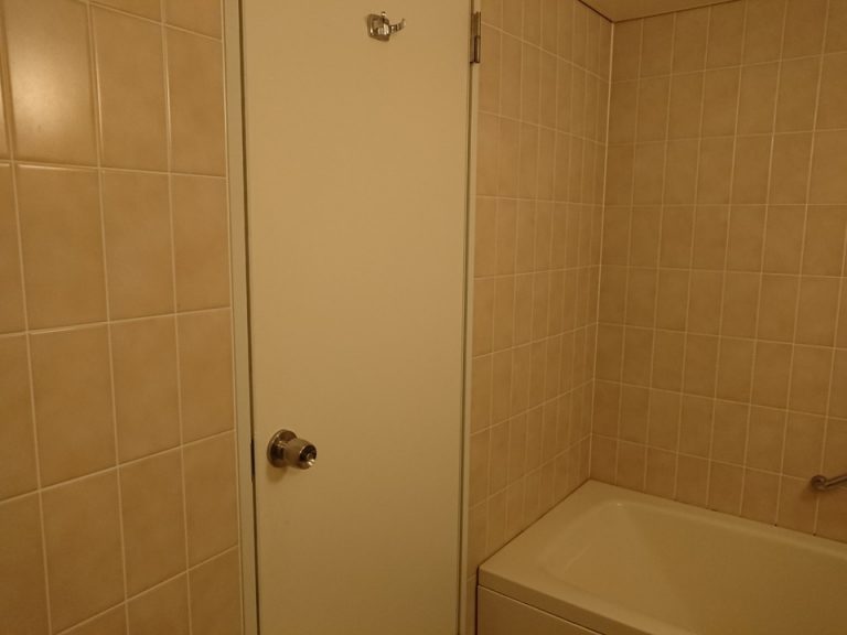 バスルーム内から入口