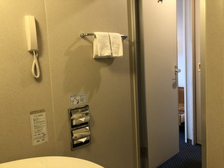 バスルーム内から入口