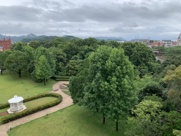 廊下窓からの風景