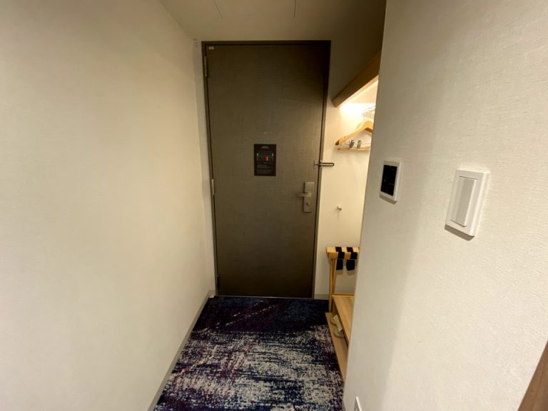 客室入口内観