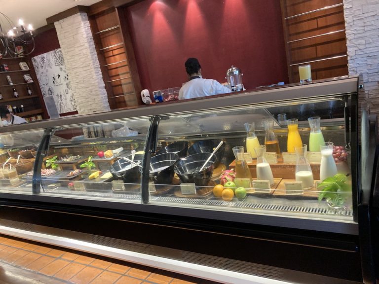 朝食ビュッフェ1