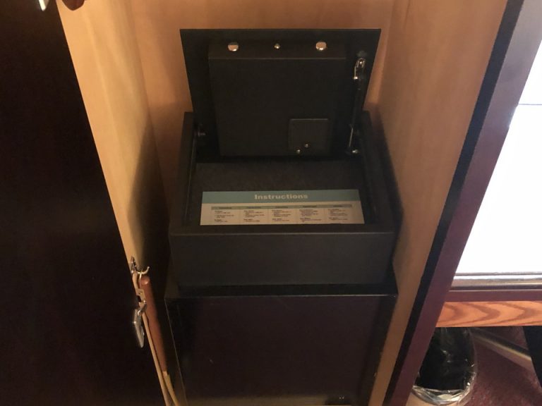 セーフティーボックス(開けた状態)