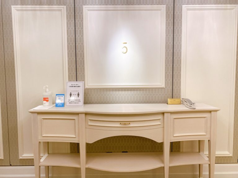 宿泊階エレベーターホール