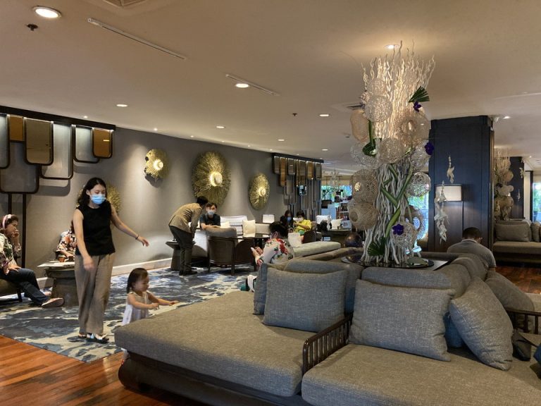 ロビー全体 日中