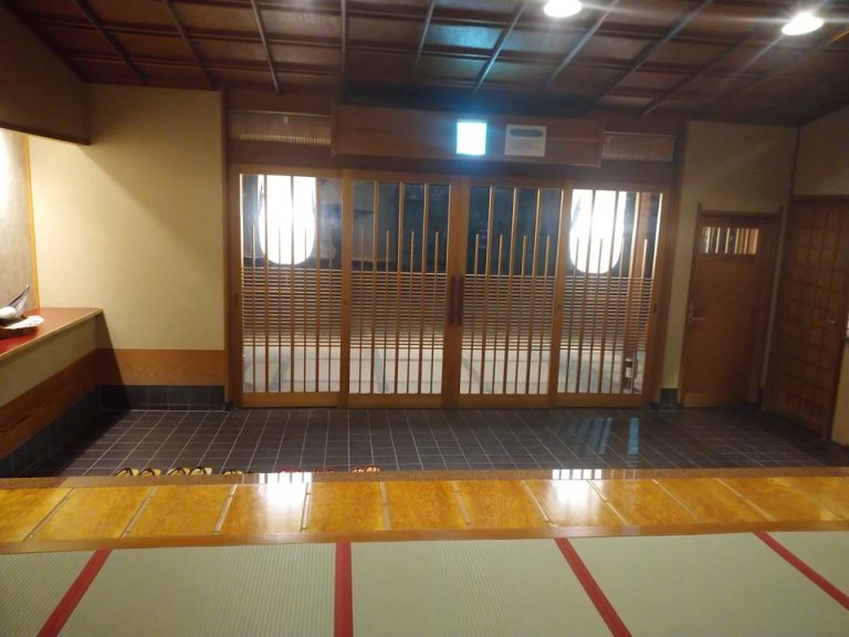 エントランスドア