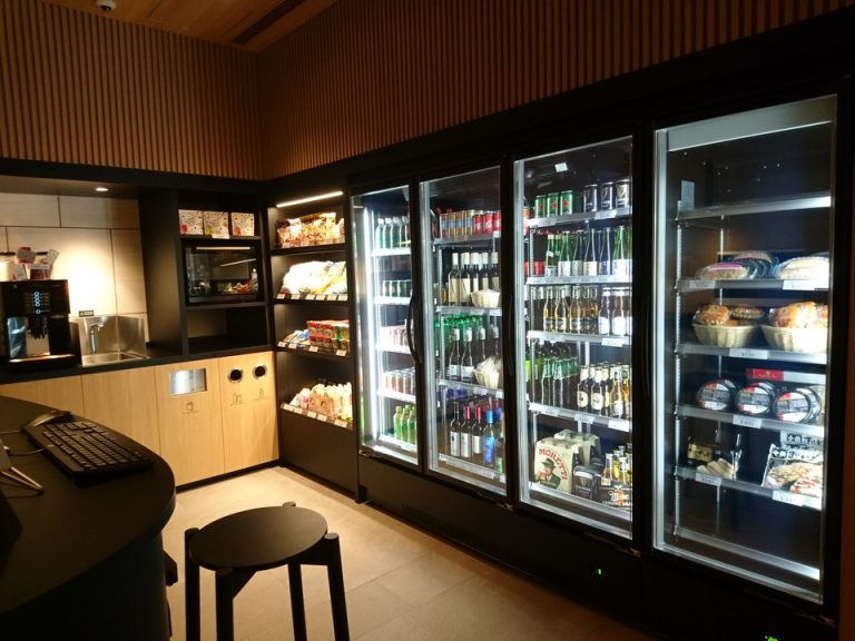 フロント横のTHE MARKET