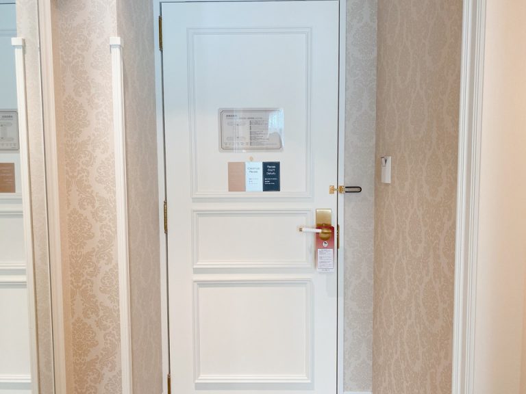 客室扉内側から