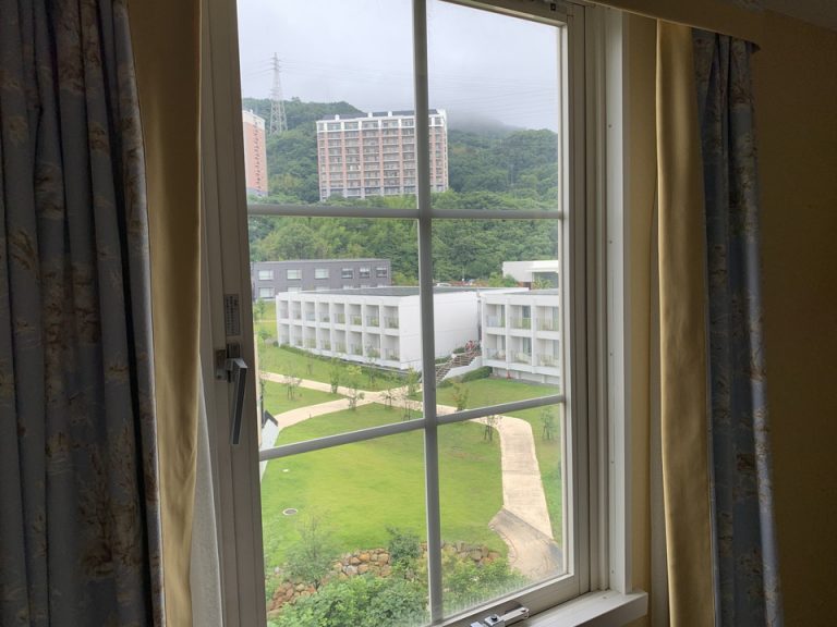 部屋からの眺望(窓越し)