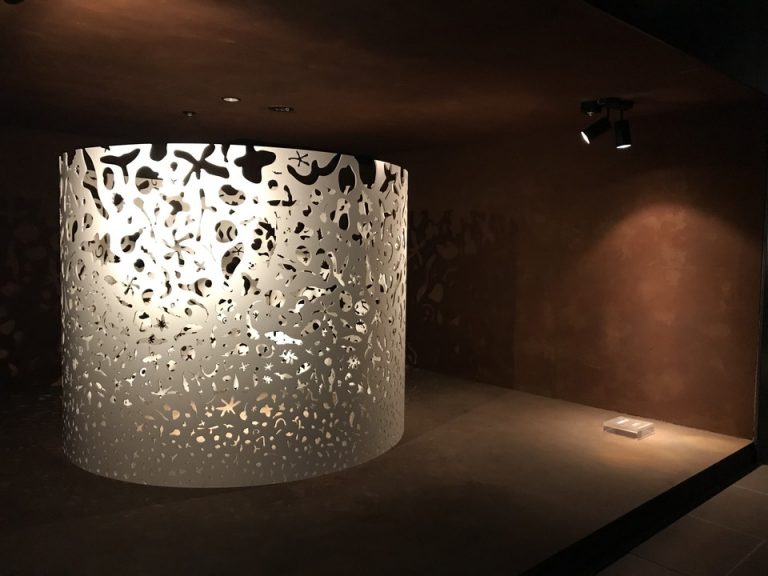 ホテル 入り口オブジェ2