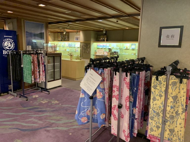 ロビー奥の売店(2)