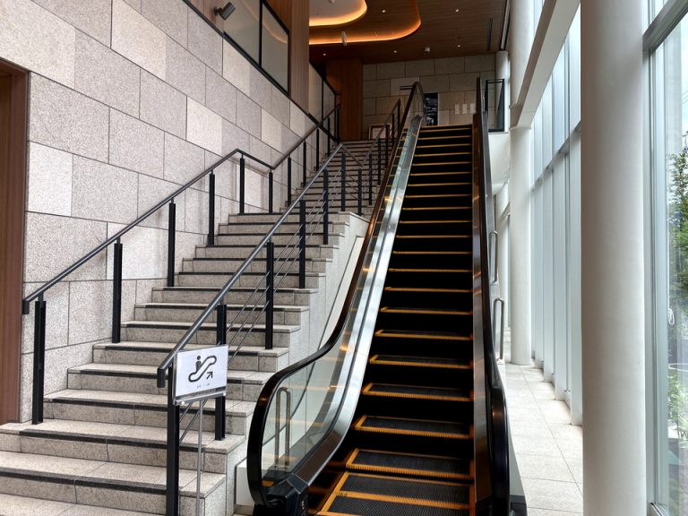 エントランス内観