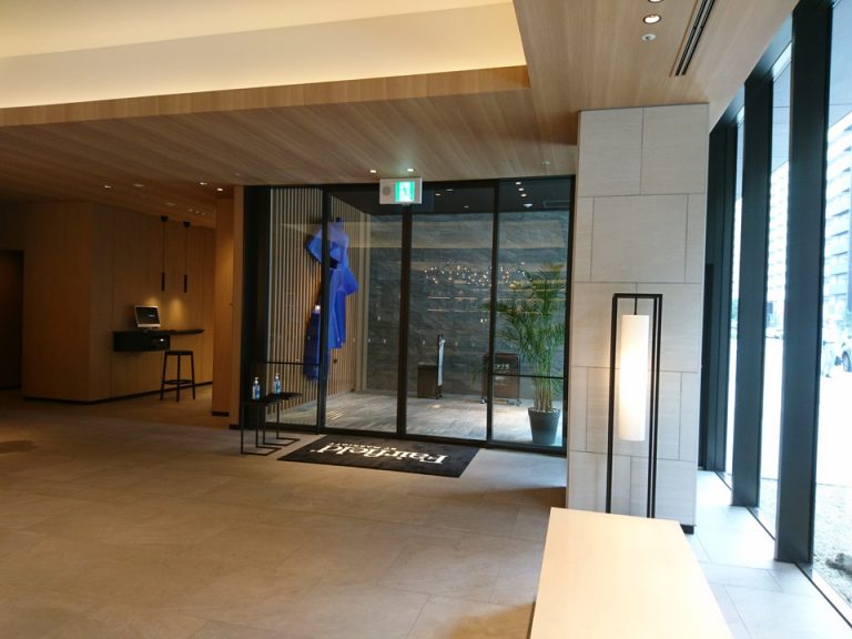 エントランス内観