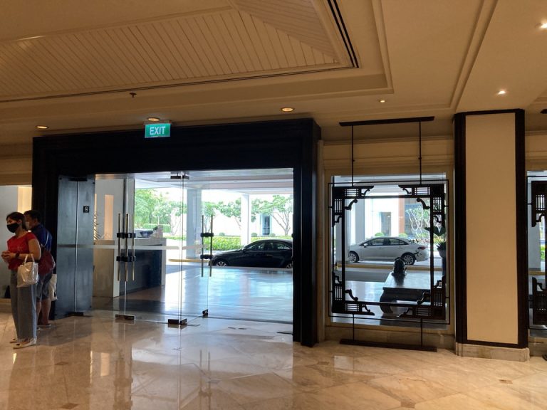 エントランス内観