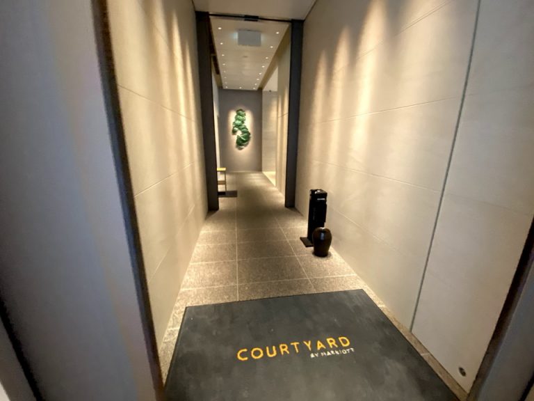 エントランス内観