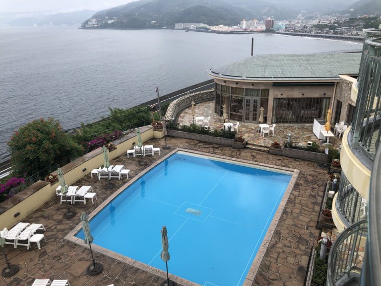 1F屋外プール