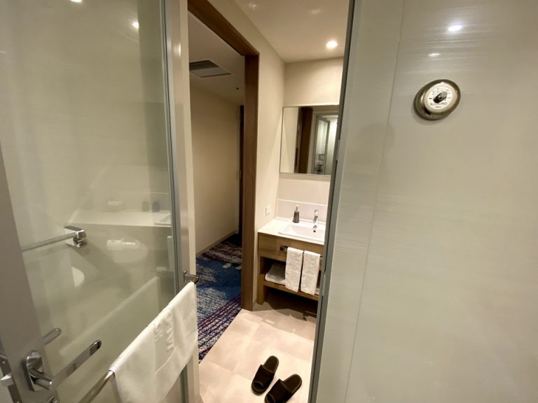 バスルーム内から入り口