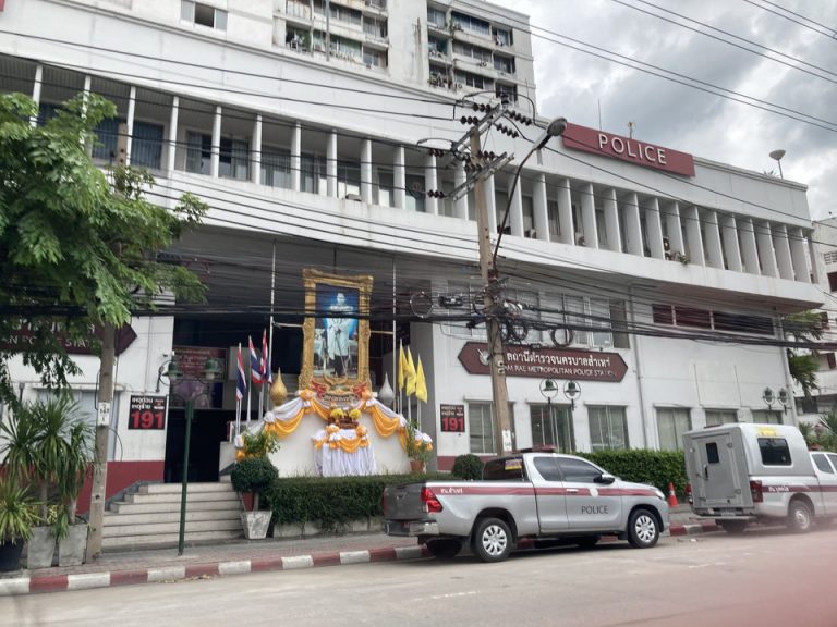 ホテル周辺 ホテルから大通りに出た正面に警察署があります