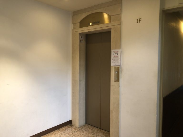 フロント階エレベーターホール