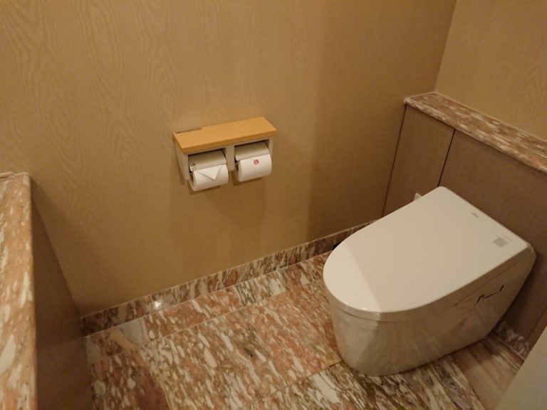 トイレ(入口横)