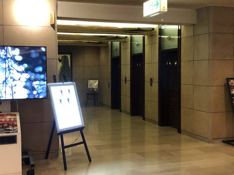 エレベーターホールフロント階