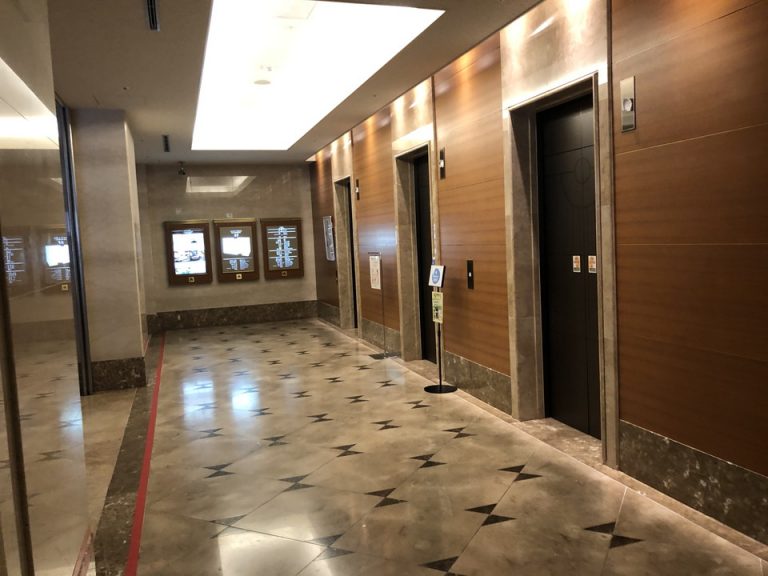 エレベーターホールフロント階