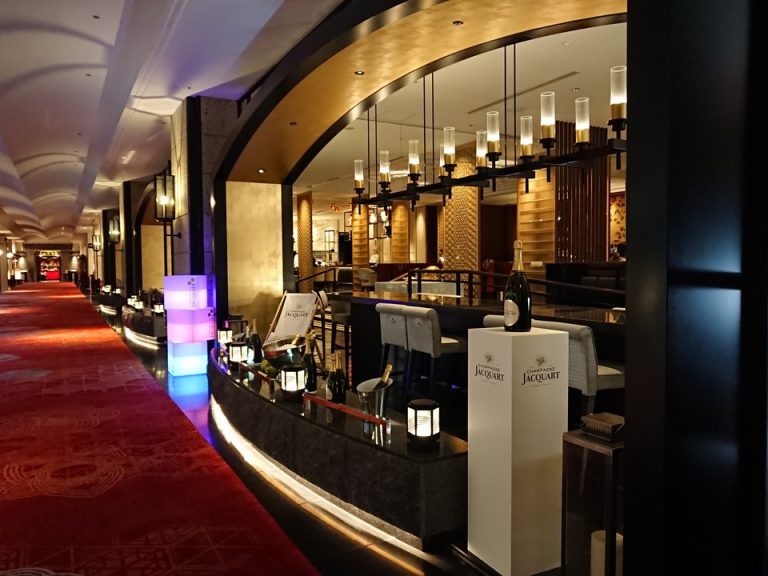 ニューアメリカングリル カナデテラス