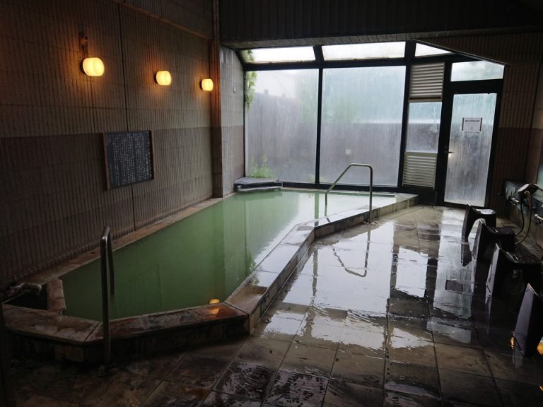 温泉(朝の様子)日光湯元温泉のにごり湯が楽しめます