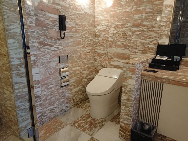 トイレ(バスルーム内)